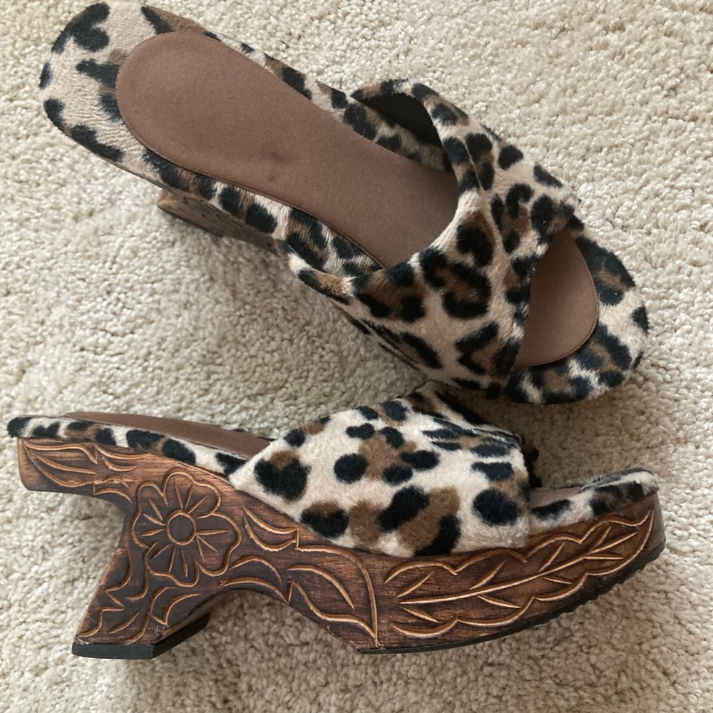 Sexy leopard, open toed wooden wedgies, Very unique.